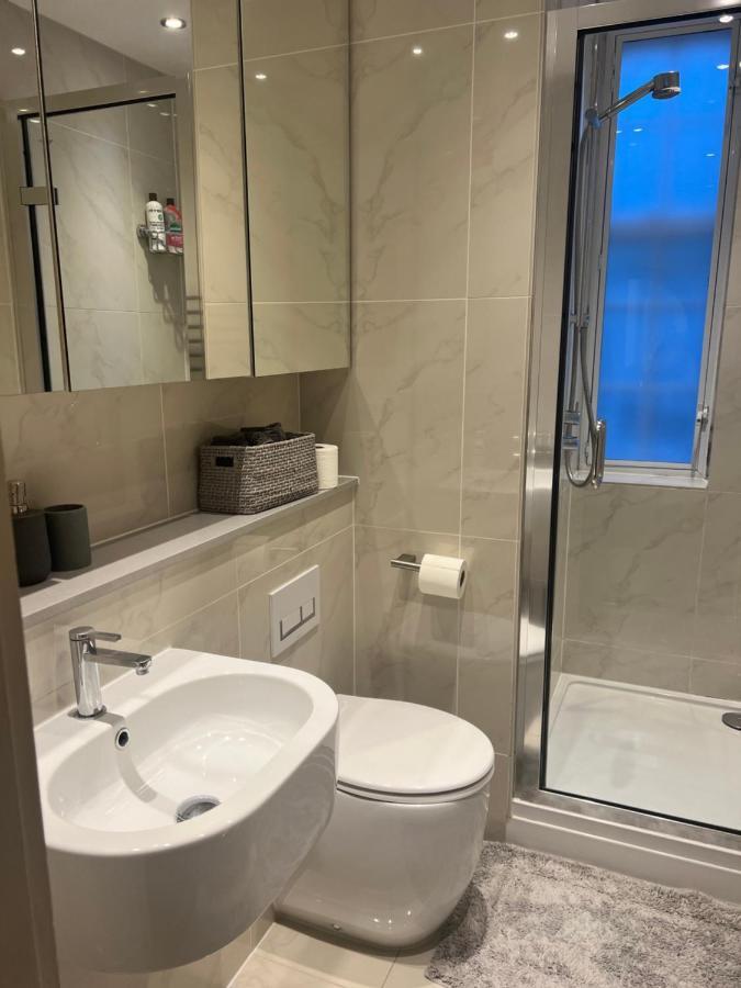 2 Bedroom Apartment Just Off Kings Road Лондон Екстер'єр фото